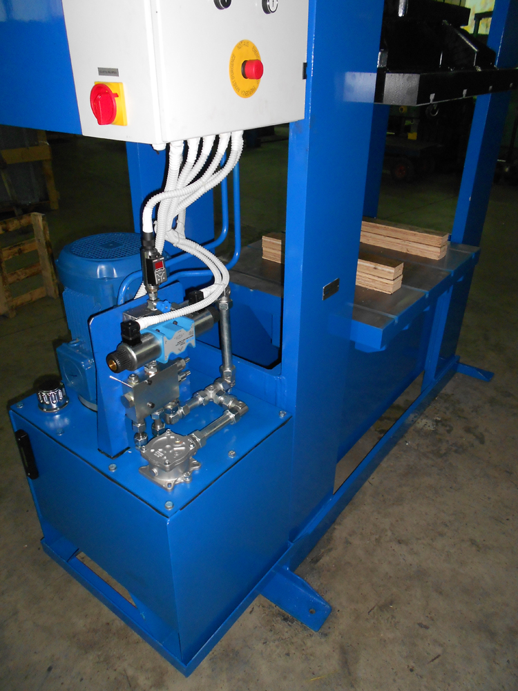 Hydraulic press 150 t