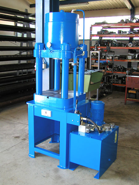 Hydraulic press 300 t