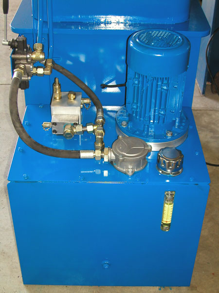 Hydraulic press 300 t